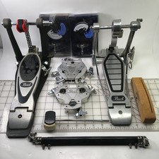 Usado, LOTE DE PÉROLAS - 2 pedais (P2002C) (P100) e 2 braçadeiras APENAS O QUE ESTÁ NA FOTO**leia* comprar usado Usado, LOTE DE PÉROLAS - 2 pedais (P2002C) (P100) e 2 braçadeiras APENAS O QUE ESTÁ NA FOTO**leia* comprar usado  Enviando para Brazil