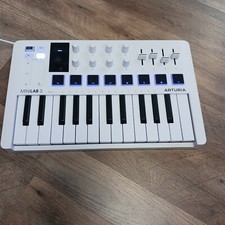 Controlador de teclado Arturia Minilab 3 25 teclas USB MIDI produção musical comprar usado  Enviando para Brazil