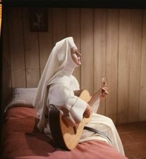 Debbie Reynolds The Singing Nun tocando guitarra original 2,25 x 2,25 transparência comprar usado  Enviando para Brazil