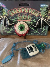 Lote de colar Kreepsville 666 globo ocular com asas e garrafa venenosa Halloween comprar usado  Enviando para Brazil