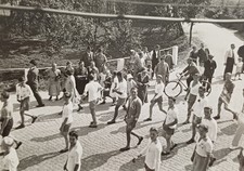 Umzug aufmarsch festumzug gebraucht kaufen  Schönebeck (Elbe)