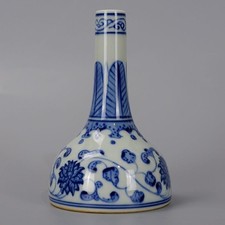Apenas US$ 34,99! Um vaso de flores chinês de porcelana azul e branca pintado à mão da Qing comprar usado  Enviando para Brazil