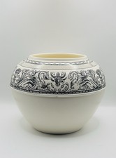 Wedgwood earthenware vase for sale  READING