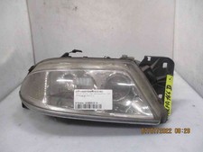 Phare droit 60670890 d'occasion Phare droit 60670890 d'occasion  Fère-en-Tardenois