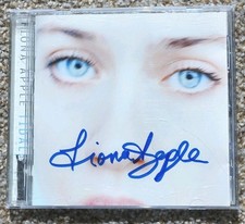 Signed FIONA APPLE - Tidal Autographed CD Original 1996 Sony Music comprar usado Signed FIONA APPLE - Tidal Autographed CD Original 1996 Sony Music comprar usado  Enviando para Brazil
