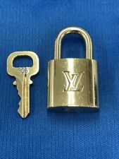 Usado, Autêntico LOUIS VUITTON Cadena PadLock conjunto de fechaduras e chaves bronze ouro número aleatório comprar usado  Enviando para Brazil