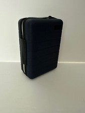 Mala de higiene AWAY Travel The MINI estojo azul com zíper comprar usado  Enviando para Brazil
