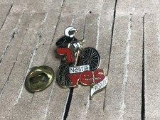 Pins yes trophy d'occasion Pins yes trophy d'occasion  La Crau