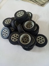 Lego. roues 13. d'occasion  Saint-Méloir-des-Ondes