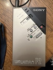 Cassete de rádio FM estéreo Sony Walkman WM-F2 com fones de ouvido comprar usado Cassete de rádio FM estéreo Sony Walkman WM-F2 com fones de ouvido comprar usado  Enviando para Brazil