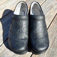 Klogs women black for sale  Spokane