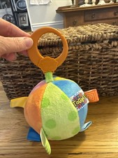 Bola de pelúcia TAGGIES Learning chocalho colorido macio brinquedo bebê 5" diâmetro comprar usado  Enviando para Brazil