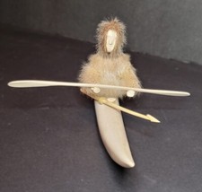 Escultura inuit década de 1960 chifre caribu Qajaq caiaque e etiqueta iglu caçador, usado comprar usado  Enviando para Brazil