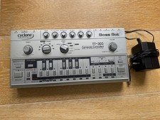 Cyclone 303 bass for sale  BRIGHTON