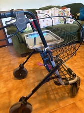 Rollator pieghevole esterni usato  Varzi