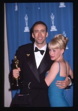 Patricia Arquette Nicolas Cage Oscar segurando Oscar 35mm Transparência, usado comprar usado  Enviando para Brazil
