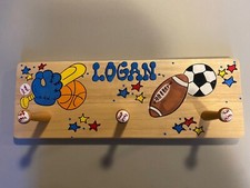 Casaco infantil/cabide de roupas, 16" x 5" pés de comprimento, 3 pinos, esportes, Logan comprar usado  Enviando para Brazil