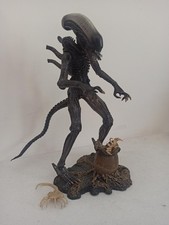Alien figure mcfarlane usato  Urbisaglia