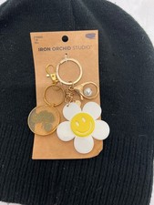 Chaveiro de resina trevo genuíno de 4 folhas tom dourado + chaveiro flor sorridente comprar usado Chaveiro de resina trevo genuíno de 4 folhas tom dourado + chaveiro flor sorridente comprar usado  Enviando para Brazil