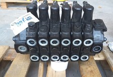 Distributore retroescavatore 4 usato  Ardea