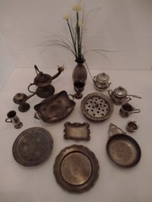 Collezione oggettistica tavolo usato  Zane
