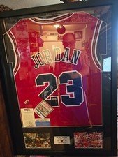 Usado, CAMISETA EMOLDURADA CLÁSSICA FINAL 1996-1997 ASSINADA POR MICHAEL JORDAN CHICAGO BULLS #23 comprar usado  Enviando para Brazil