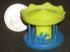 Cavalos carrossel azul e amarelo brinquedo infantil criança brincar miniatura 1:12 #4325 comprar usado  Enviando para Brazil