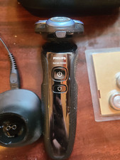 Barbeador Elétrico Philips Series 6000 – Seco Molhado – Conjunto Completo de Estojo, Carregador comprar usado  Enviando para Brazil