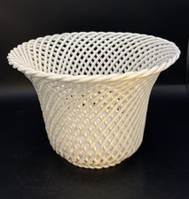 Vaso antigo de porcelana branca reticulado cesta cache 6” T X 8,25” D comprar usado  Enviando para Brazil
