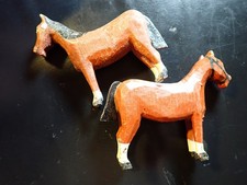Lote de 2 PEQUENOS CAVALOS DE MADEIRA VINTAGE PINTADOS À MÃO ARTE POPULAR SUECA SUECA comprar usado  Enviando para Brazil