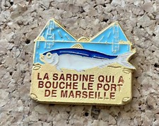 Rare Pins SARDINE QUI A BOUCHÉ LE PORT DE MARSEILLE PONT TRANSBORDEUR VIEUX PORT comprar usado  Enviando para Brazil