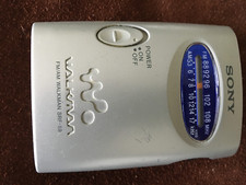 Dispositivo de música portátil Sony Walkman SRF59 prata rádio de bolso AM/FM com clipe de cinto, usado comprar usado  Enviando para Brazil