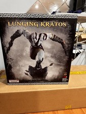 God of War: Lunging Kratos estátua escala 1/4 cabeças para jogos show lateral comprar usado God of War: Lunging Kratos estátua escala 1/4 cabeças para jogos show lateral comprar usado  Enviando para Brazil