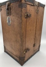 Guarda-roupa de viagem antigo Winship boneca baú 2 portas 1923 E.M.P. Iniciais comprar usado  Enviando para Brazil