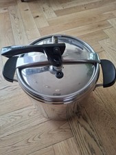 Cocotte neuve lagostina d'occasion Cocotte neuve lagostina d'occasion  Vaulx-en-Velin