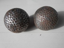 Paire boules cloutees d'occasion Paire boules cloutees d'occasion  Gap