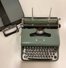 Usado, MÁQUINA DE ESCREVER HISPANO OLIVETTI PLUMA 22.  FONTE PICA. LAYOUT ESPANHOL. ESPANHA 1960. comprar usado  Enviando para Brazil