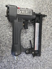 Grampeador pneumático para estofados Devilbiss modelo NCS2 compressor 3/8-1” air tack comprar usado  Enviando para Brazil