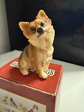 Chihuahua dog figure usato  Spedire a Italy