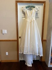 Lovely ivory wedding for sale  Broomfield