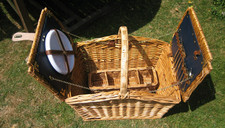 Panier pique nique d'occasion  Neuville-aux-Bois