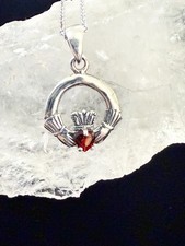 Usado, Colar de prata esterlina 925 granada celta Claddagh amor lealdade amizade 18" comprar usado  Enviando para Brazil