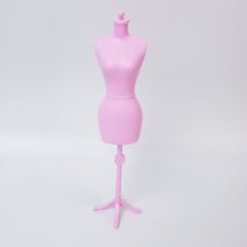 Boneca Barbie rosa acessório vestido manequim loja boutique móveis comprar usado  Enviando para Brazil