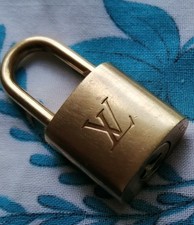 Lucchetto louis vuitton usato  Rosignano Marittimo