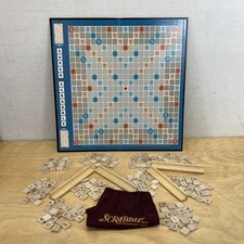Super Scrabble incluye tabla, 200 azulejos, 4 bastidores, bolsa, sin caja ni instrucciones segunda mano  Embacar hacia Mexico