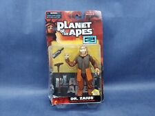 Boneco Planet Of The Apes Dr Zaius Hasbro com display ~ Novo em pacote danificado, usado comprar usado Boneco Planet Of The Apes Dr Zaius Hasbro com display ~ Novo em pacote danificado, usado comprar usado  Enviando para Brazil