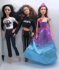 Usado, Lote de 3 Barbies de Cabelo Escuro Roupas em Excelente Estado Usado Incluídas Fashionistas Híbridas Corinne comprar usado Usado, Lote de 3 Barbies de Cabelo Escuro Roupas em Excelente Estado Usado Incluídas Fashionistas Híbridas Corinne comprar usado  Enviando para Brazil