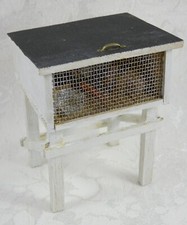 Casa de bonecas vintage miniatura cabana de coelhos do campo com dois coelhos comprar usado  Enviando para Brazil