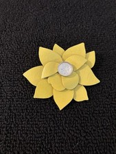 Yellow leather flower d'occasion  Expédié en Belgium