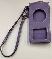 Capa de couro roxa Coach iPod nano com berloque e alça de metal comprar usado Capa de couro roxa Coach iPod nano com berloque e alça de metal comprar usado  Enviando para Brazil